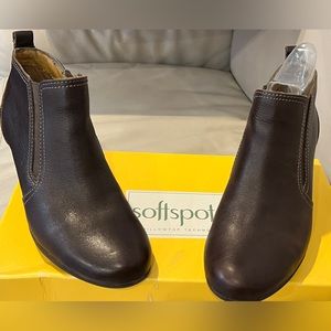 Softspots brown leather ankle boots bootie 6.5 W